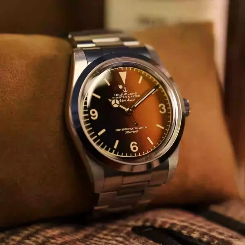 Classic 36mm Automatic Diving Watch with Sapphire Crystal and Stainless Steel Bracelet - Image 9