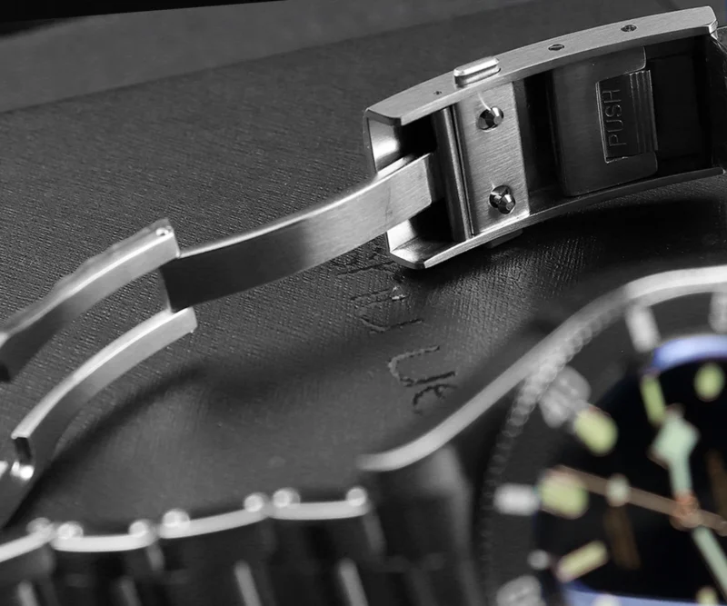 Professional 37mm Dive Watch Automatic with Sapphire Crystal and Stainless Steel Bracelet - Image 6