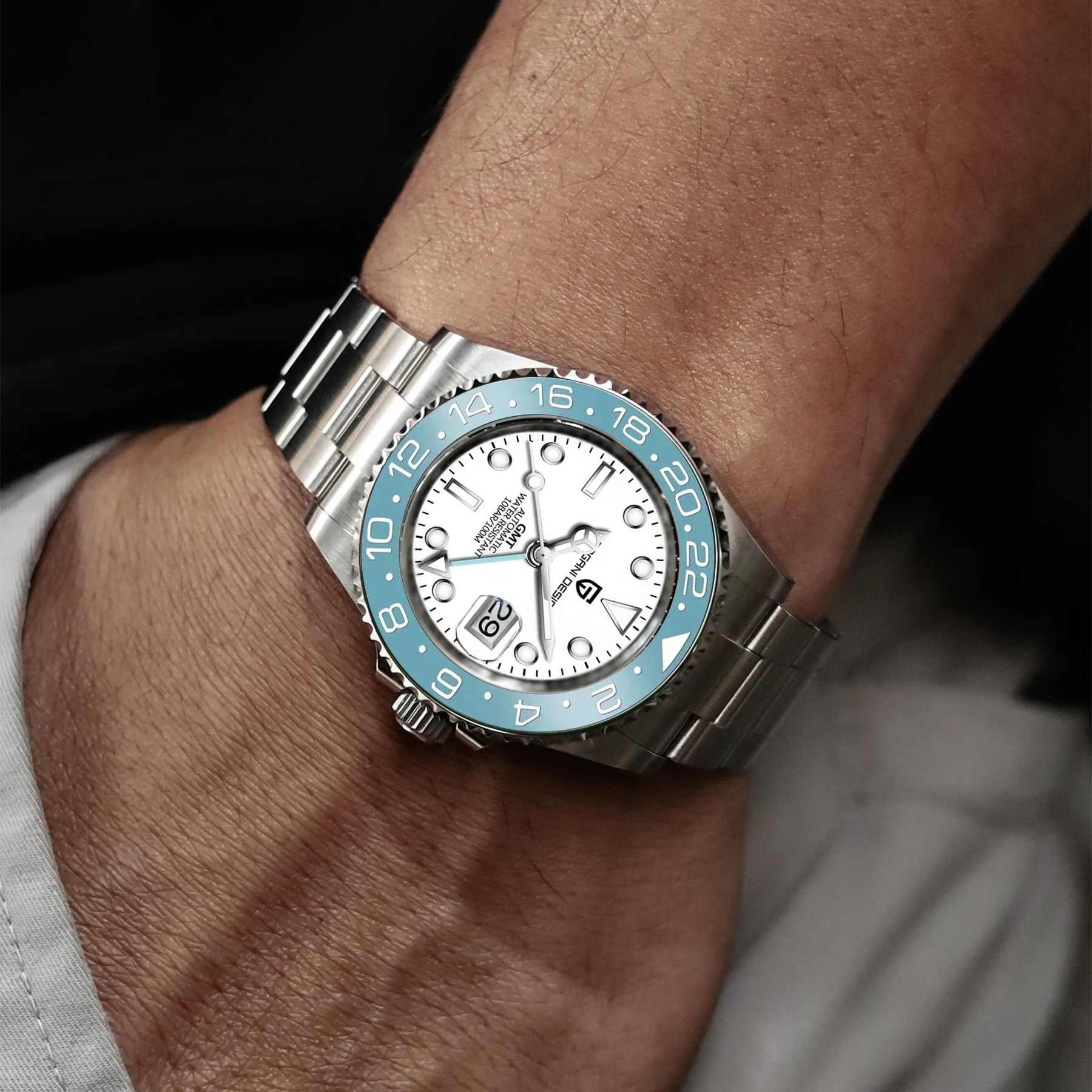 GMT watch with moonphase display functionality