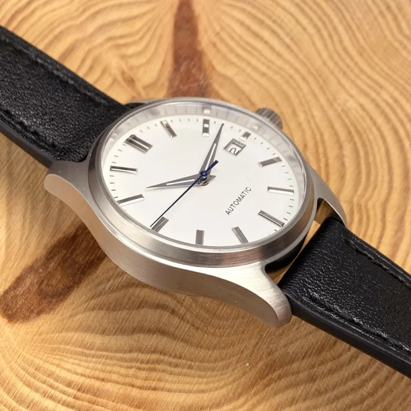 Professional Automatic Dive Watch with Sapphire Crystal and Leather Strap - Image 5