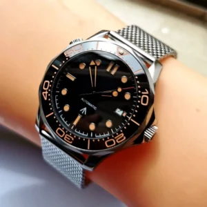 Professional Automatic Dive Watch with Sapphire Crystal and Mesh Bracelet