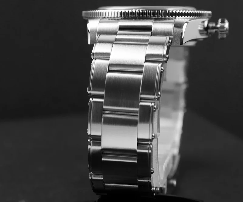 Professional 37mm Dive Watch Automatic with Sapphire Crystal and Stainless Steel Bracelet - Image 5