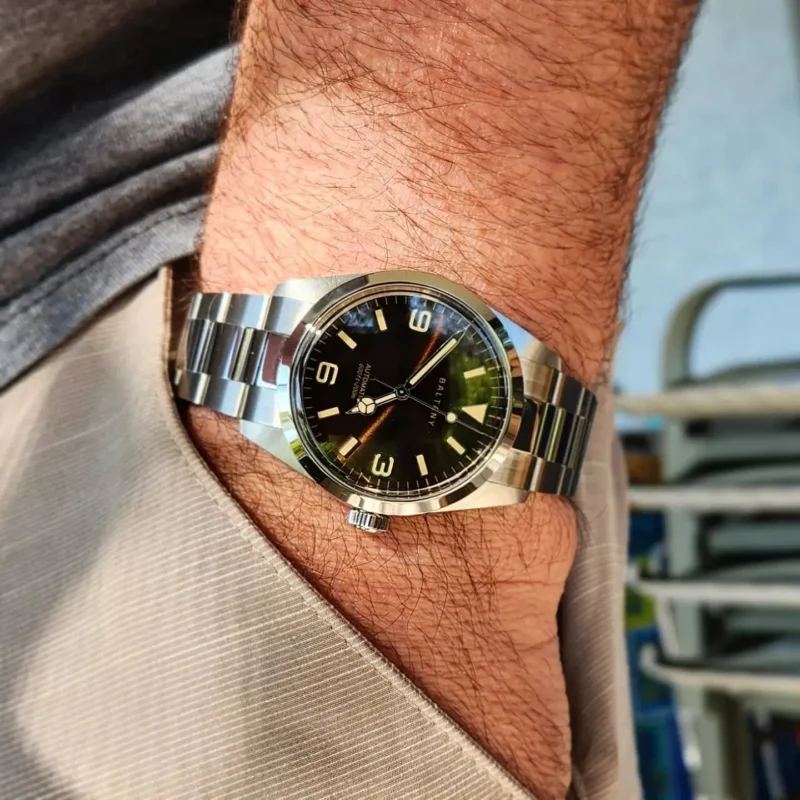 Professional Explorer Automatic Dive Watch with Sapphire Crystal and Stainless Steel Bracelet - Image 6
