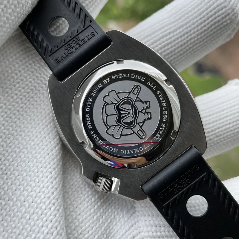 Professional Automatic Dive Watch with Sapphire Crystal and Stainless Steel Bracelet - Image 4