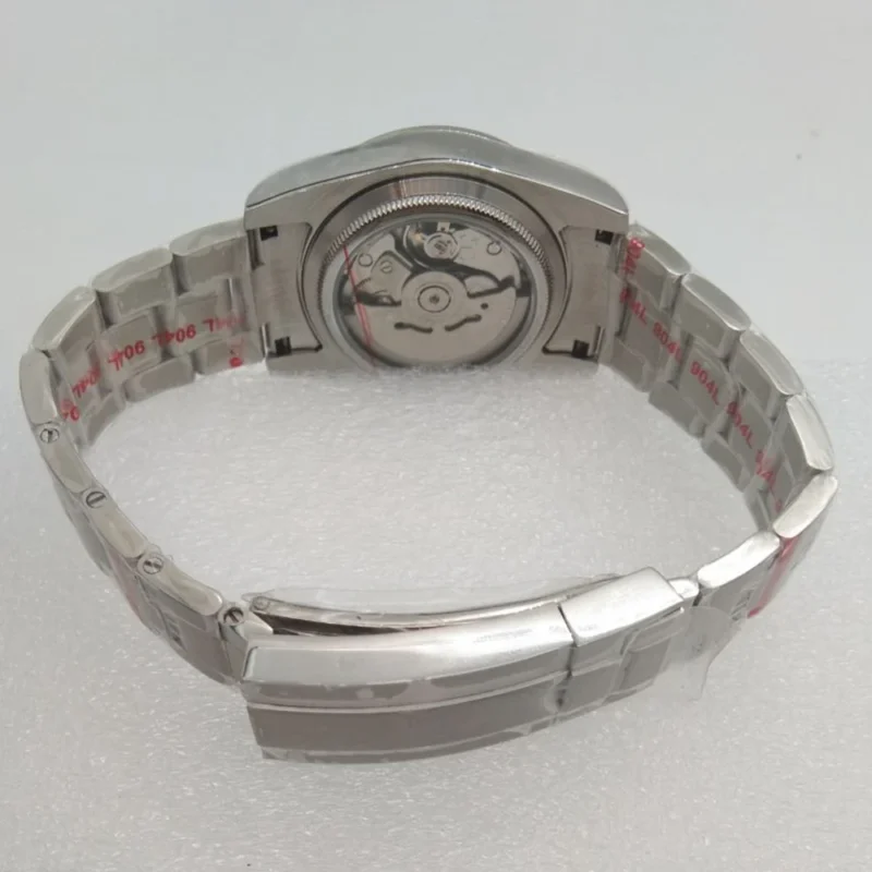 Luxury Automatic Dive Watch with Sapphire Crystal and Stainless Steel Bracelet - Image 6