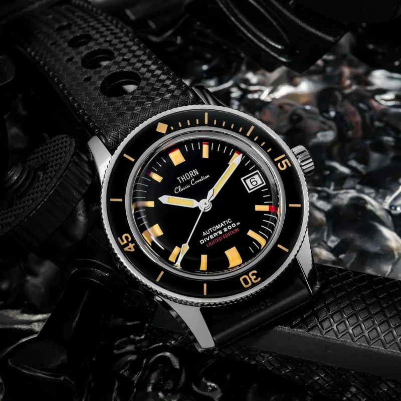 Professional Automatic Titanium Dive Watch with Sapphire Crystal and Rubber Strap