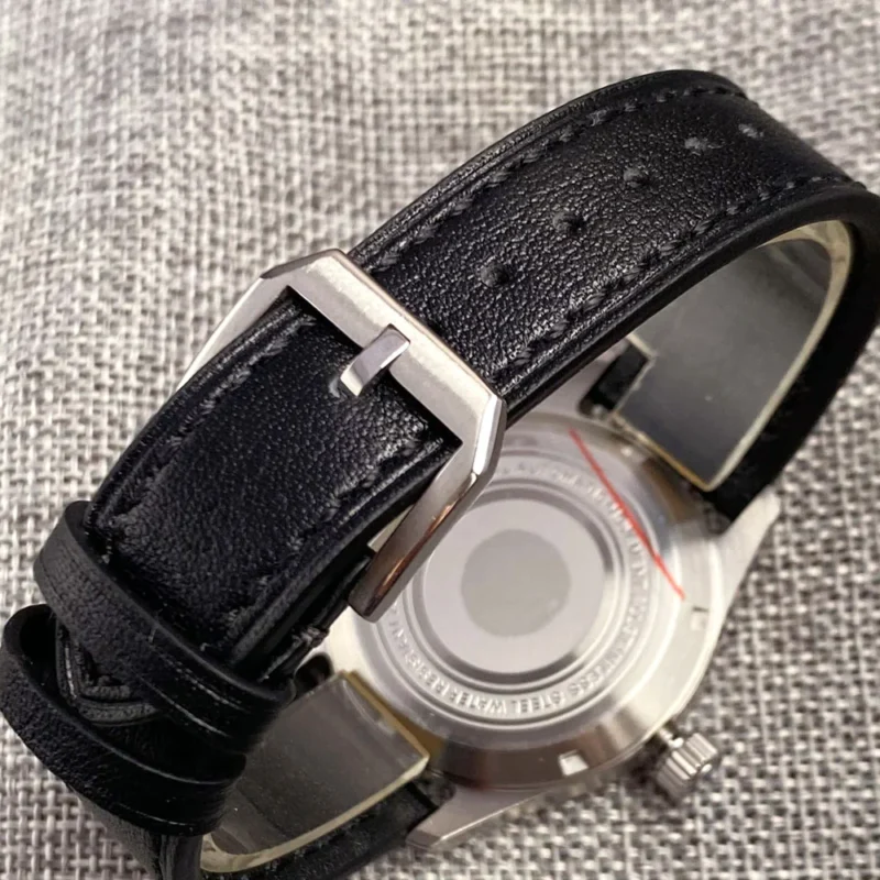 Professional Automatic Dive Watch with Sapphire Crystal and Leather Strap - Image 6