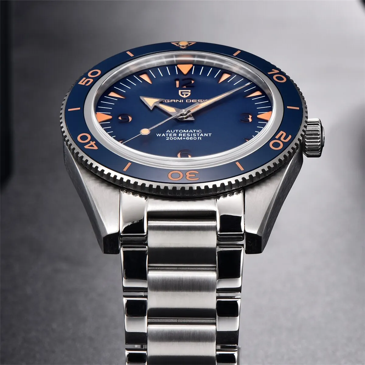 Comparison of GMT and dive watch features with focus on underwater functionality