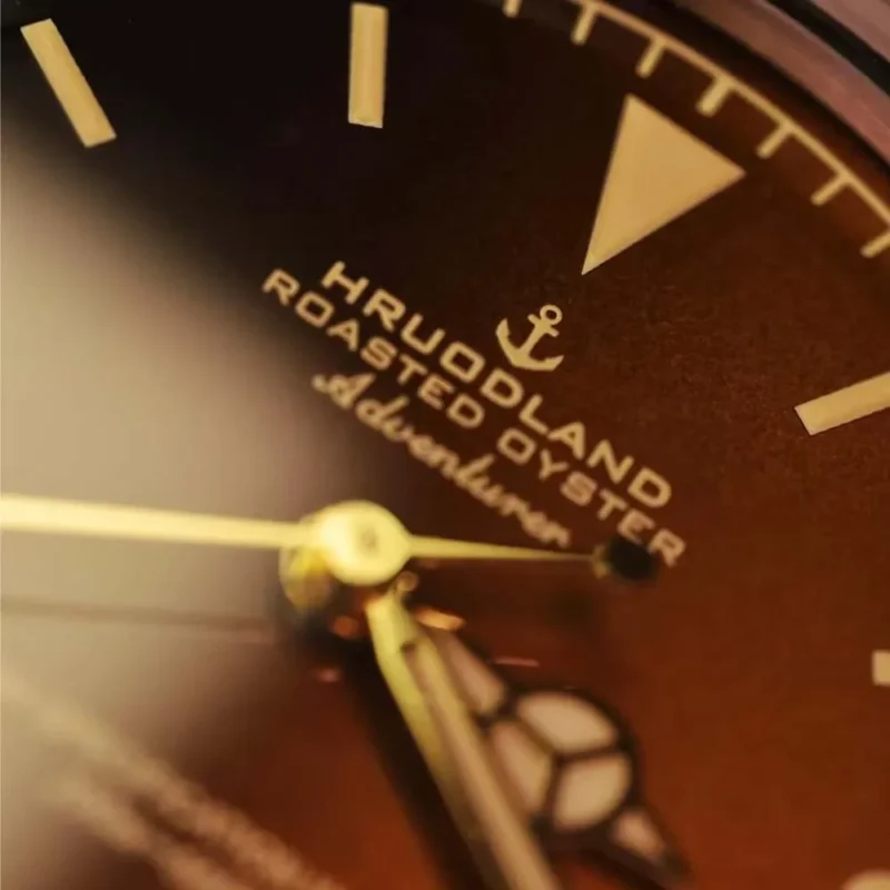 Classic 36mm Automatic Diving Watch with Sapphire Crystal and Stainless Steel Bracelet - Image 4