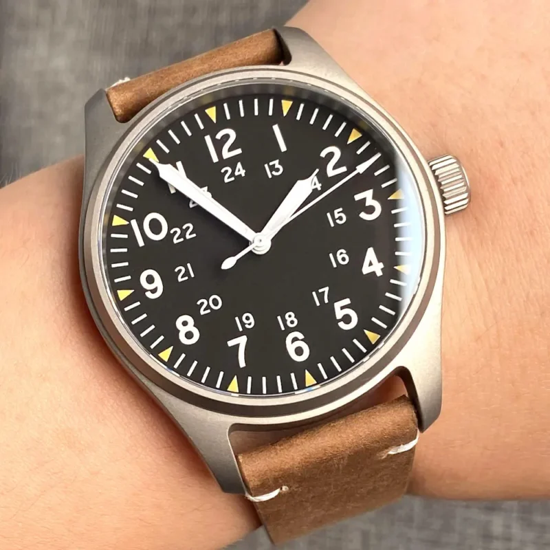 Professional Titanium Automatic Dive Watch with Sapphire Crystal and Leather Strap - Image 5