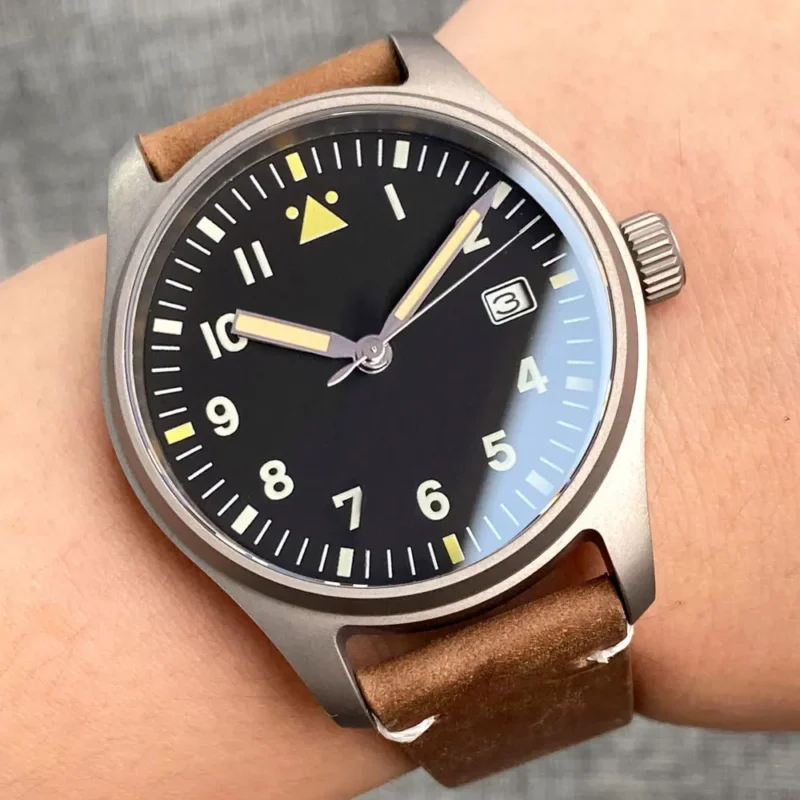 Professional Titanium Automatic Dive Watch with Sapphire Crystal and Leather Strap - Image 14
