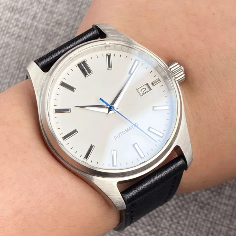 Professional Automatic Dive Watch with Sapphire Crystal and Leather Strap - Image 2