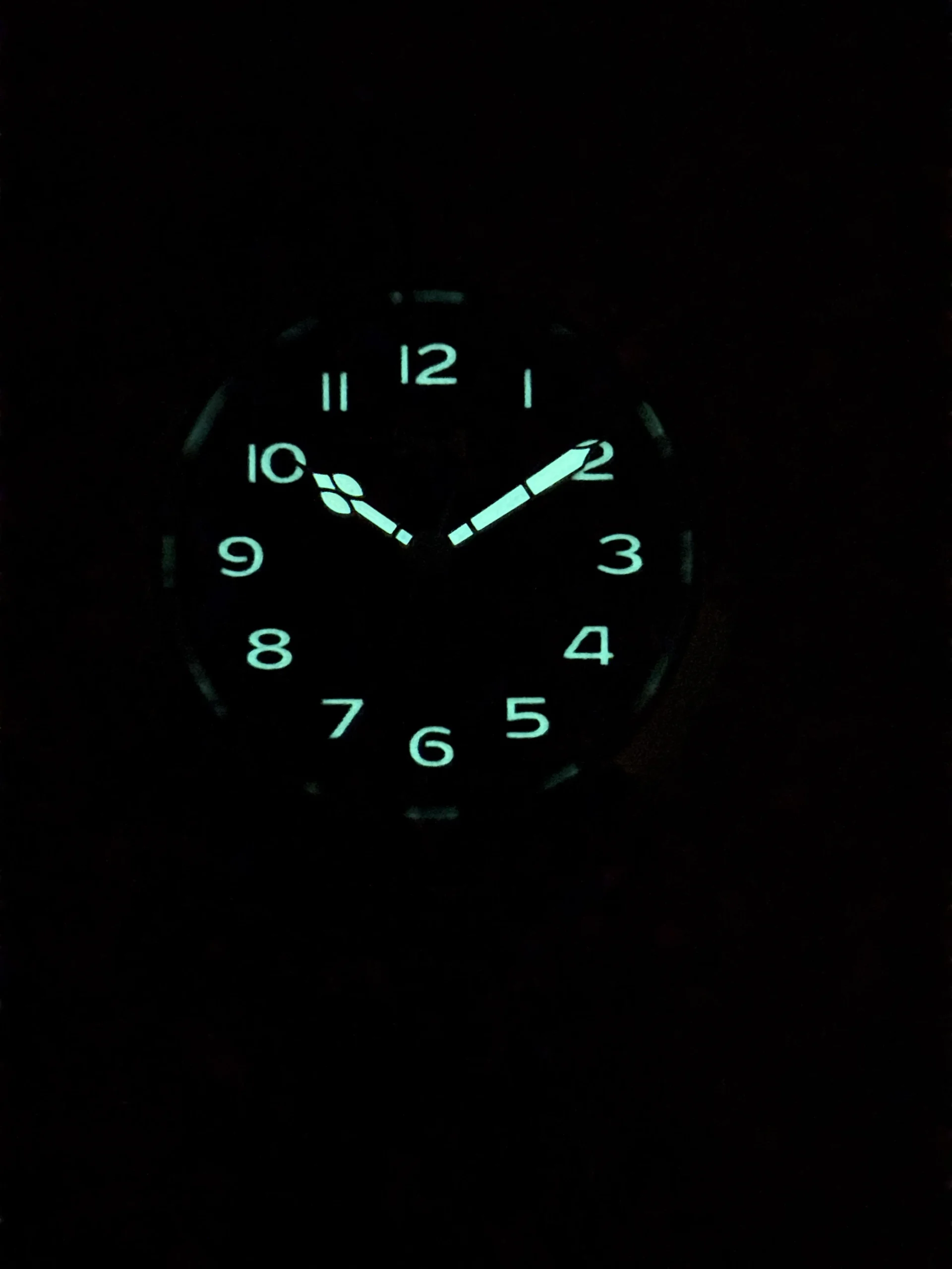 Elegant ultra-thin automatic watch with refined details for business formal attire