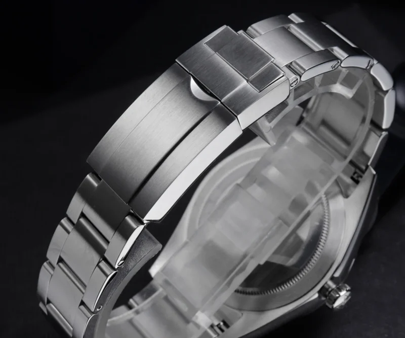 Professional Automatic Dive Watch with Sapphire Crystal and Stainless Steel Bracelet - Image 5
