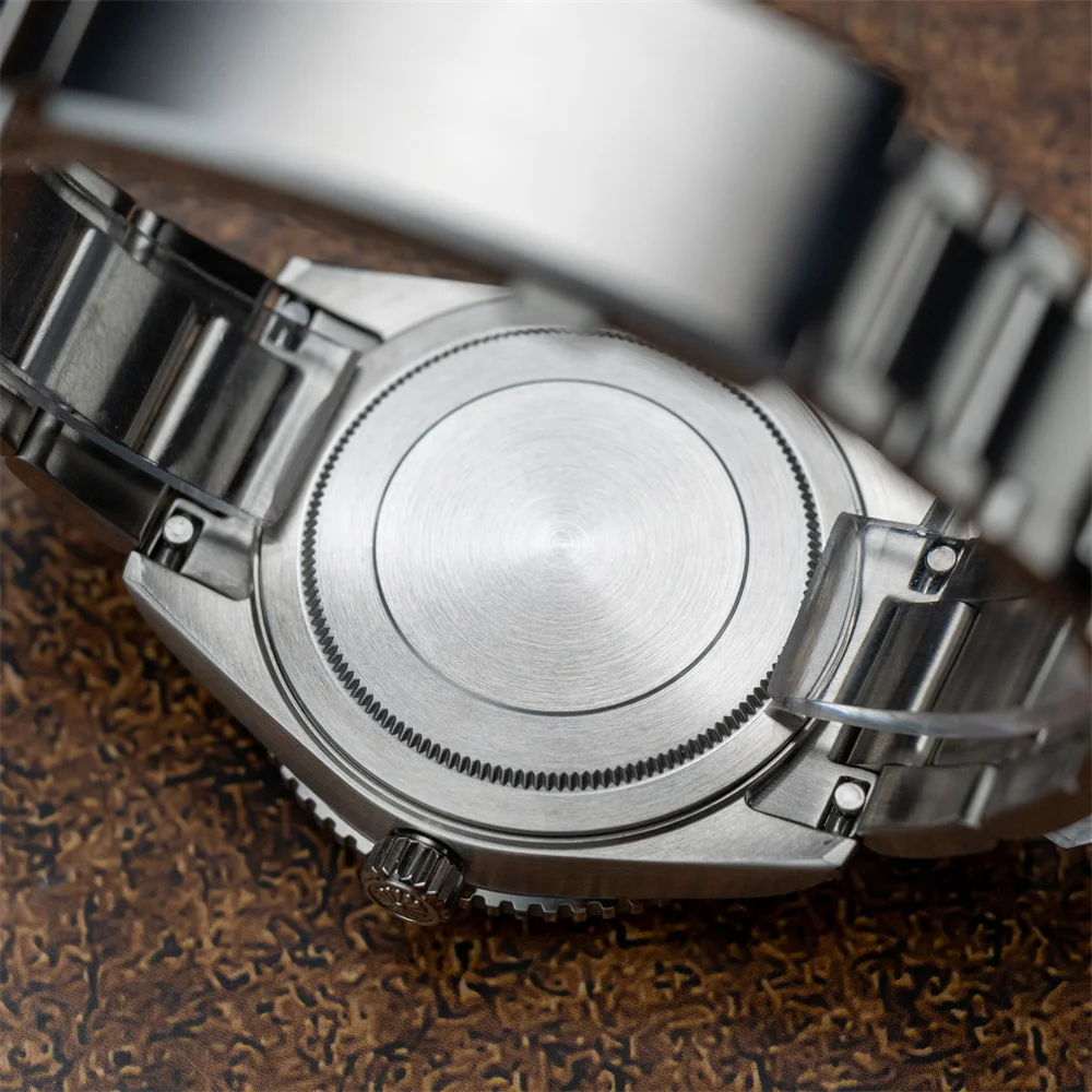 GMT dive watch with fixed 24-hour scale showcasing dual functionality