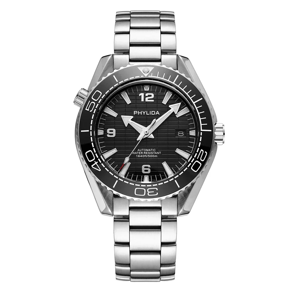 Professional dive watch dial showing clear marker layout and cardinal points for instant time recognition