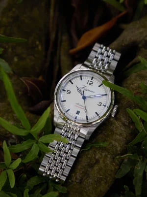 Classic Retro Automatic Chronograph Watch with Sapphire Crystal and Stainless Steel Bracelet
