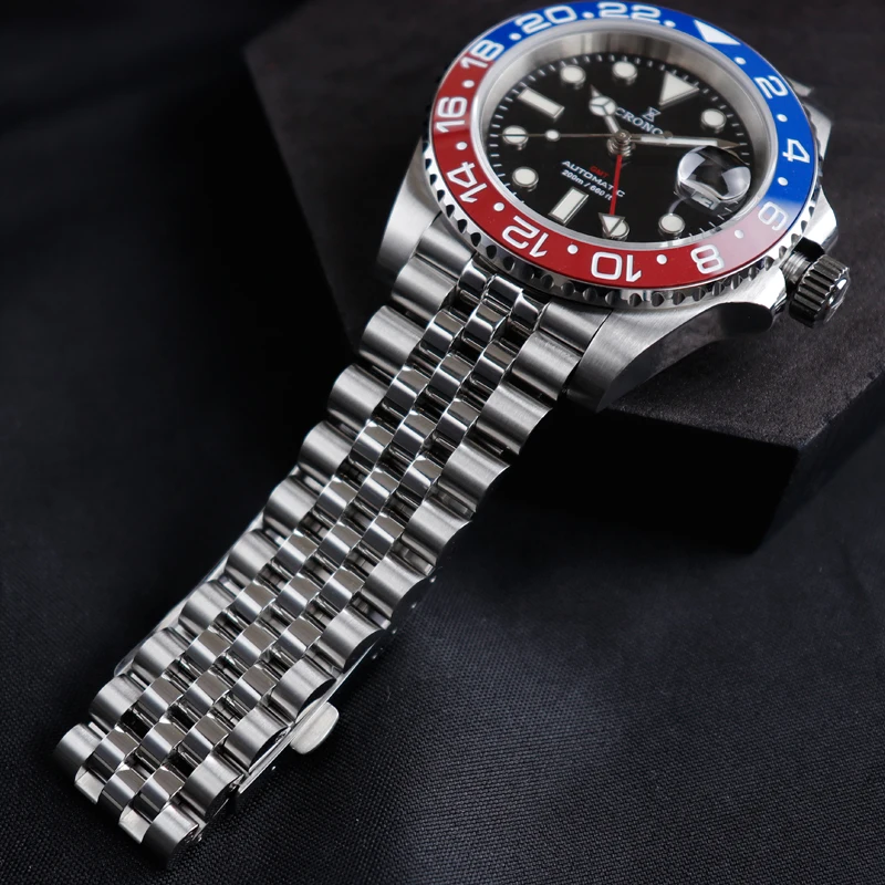Professional GMT watch with rotating bezel for tracking multiple time zones