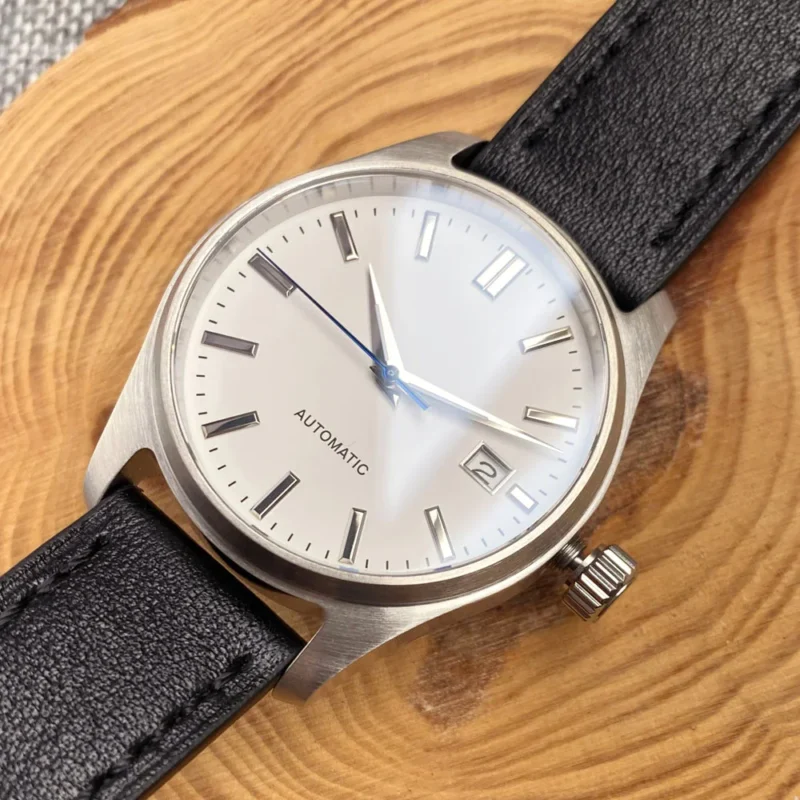 Professional Automatic Dive Watch with Sapphire Crystal and Leather Strap - Image 4