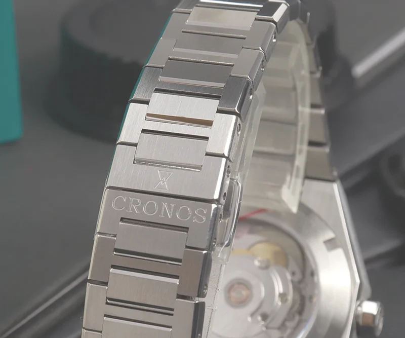 Professional Automatic Dive Watch with Sapphire Crystal and Exhibition Caseback - Image 5