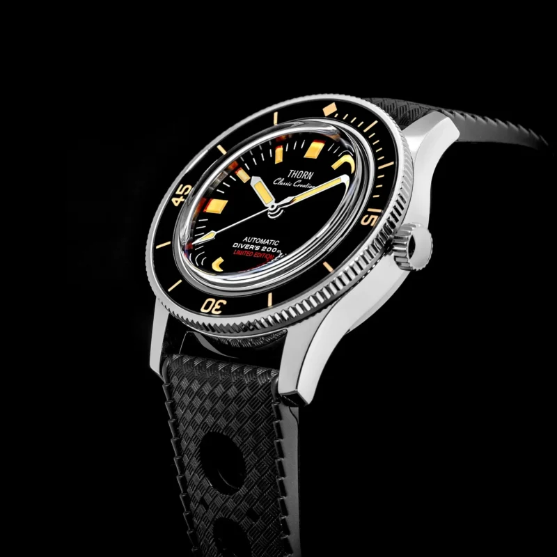 Professional Automatic Titanium Dive Watch with Sapphire Crystal and Rubber Strap - Image 3